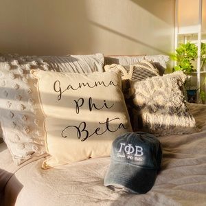 GAMMA PHI BETA SET PILLOW & HAT